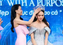 Vương Miện Thủy Tinh Thời Tương Lai